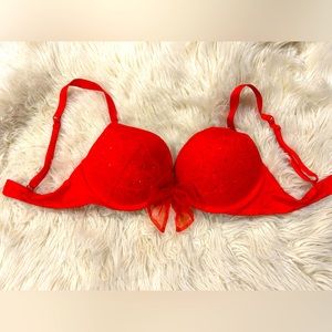 Victoria’s Secret Plunge Push Up bra, size 34C